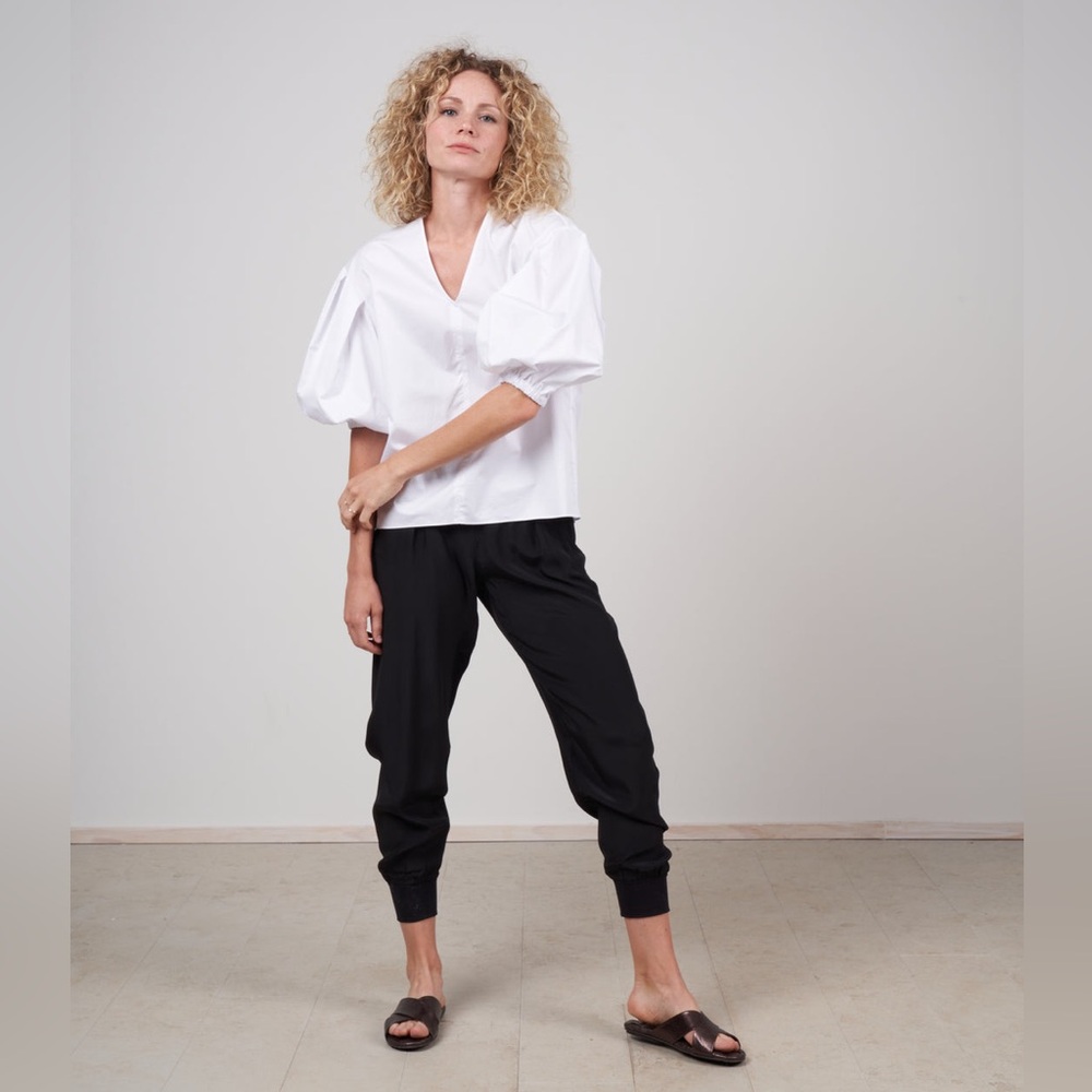Tibi V-Neck poplin pleated sleeve blouse in white